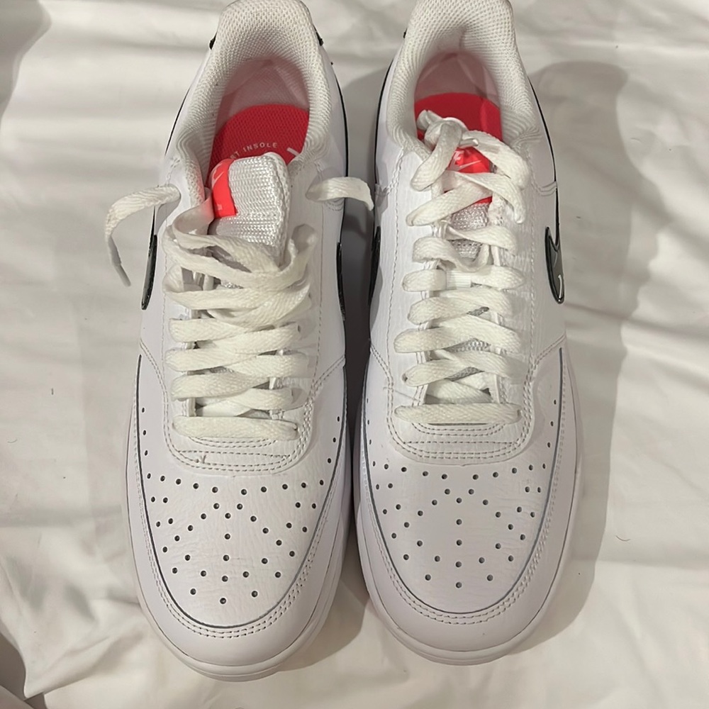 Nwot Nike court vision size 10 woman’s